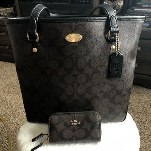 Coach Signature C Market Tote with Wallet